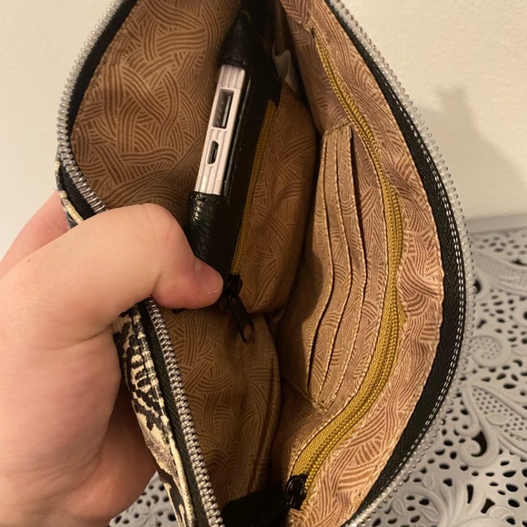 Sakroots Black and White Wallet with Battery Bank  Built In New - Picture 4 of 11